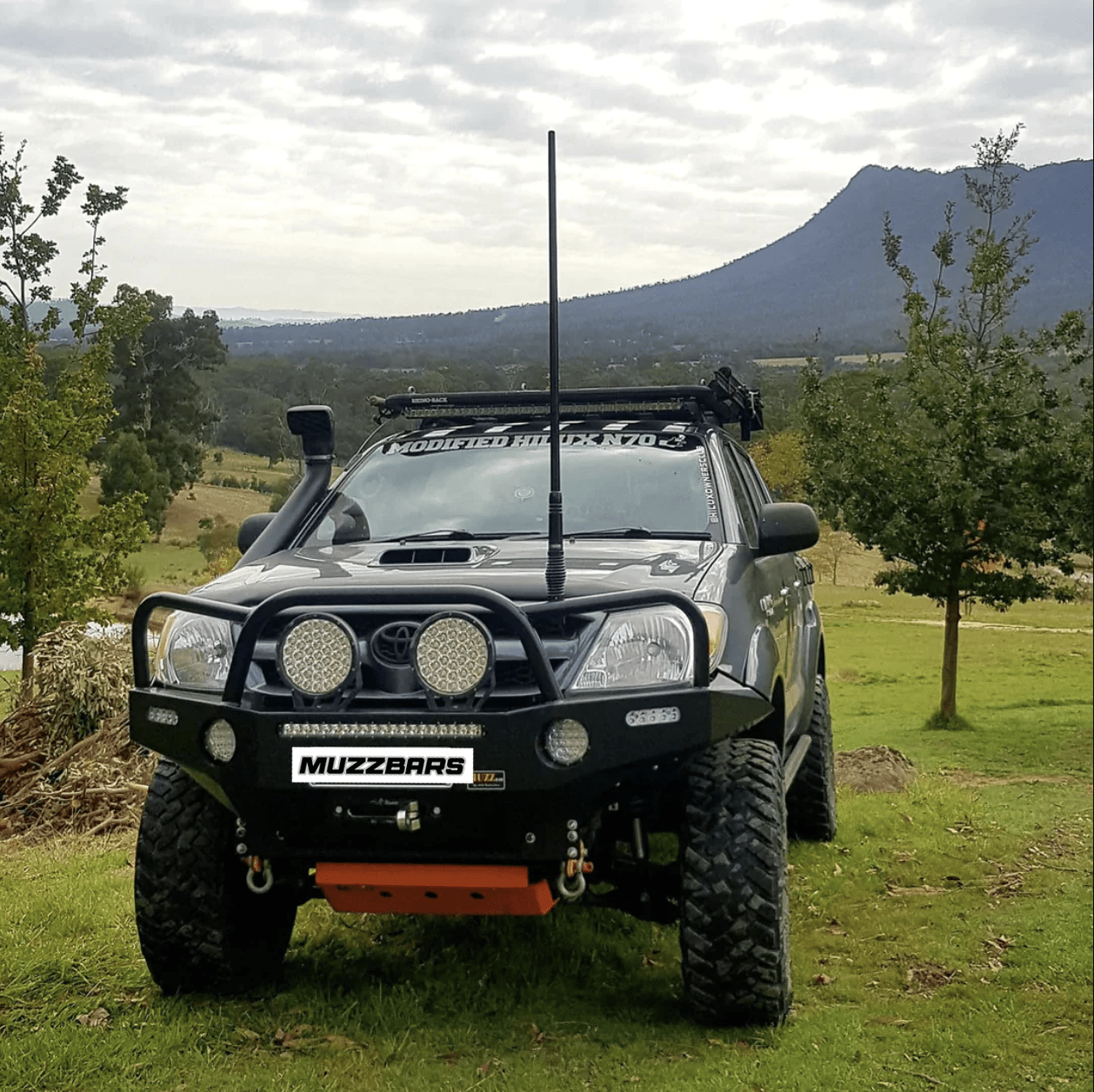 Muzzbars - Muzzbar - Toyota Hilux N70 2005 - 11 (Pre Facelift) Bull Bar - 4x4 Offroad Centre