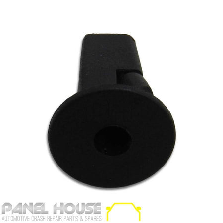 Panel House - Mud Flap CLIP SET 8 Wheel Grommet Plastic Push Rivet Fits Toyota HILUX 05 - 14 - 4X4OC™ | 4x4 Offroad Centre