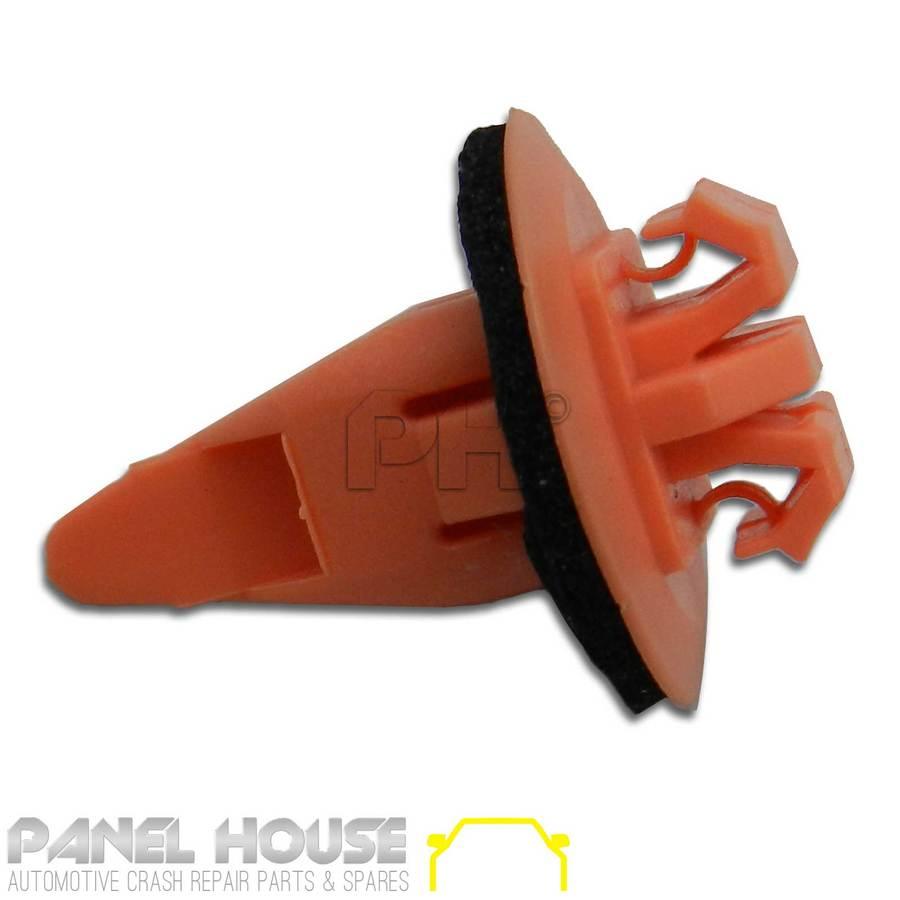 Panel House - Wheel Arch Flare Door Trim Clip x10 Fits: Hilux SR5 Rav4 Landcruiser Prado Kluger - 4X4OC™ | 4x4 Offroad Centre